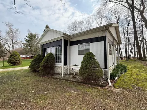 6735 N 850 E, Howe, IN 46746 photo 2