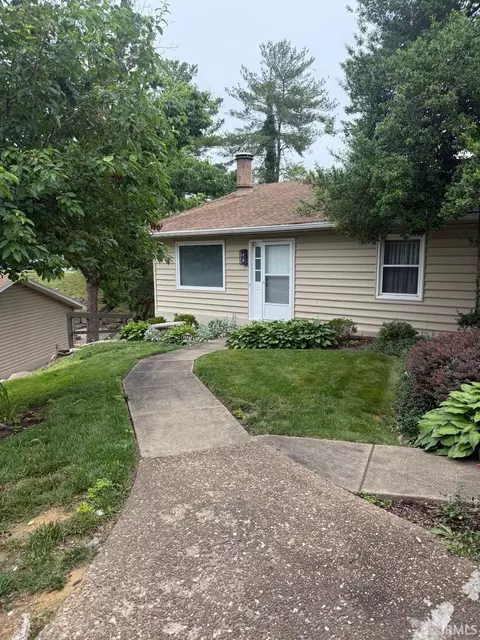 11545 Village Dr, Evansville, IN 47725