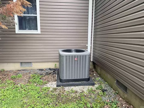 Exterior - 304 E Race St, Odon, IN 47562 photo 4 of 7