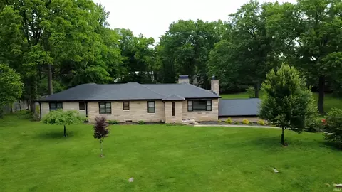 2215 E Covenanter Dr, Bloomington, IN 47401