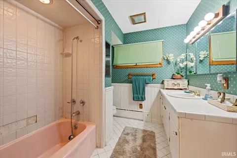 Bath - 2215 E Covenanter Dr, Bloomington, IN 47401 photo 1 of 2