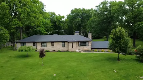 2215 E Covenanter Dr, Bloomington, IN 47401