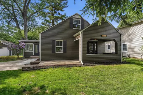 19556 N Paxson Dr, South Bend, IN 46637
