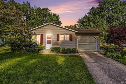 1345 Providence Ct, Mishawaka, IN 46544