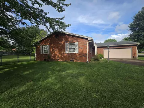 8388 Chestnut Dr, Newburgh, IN 47630