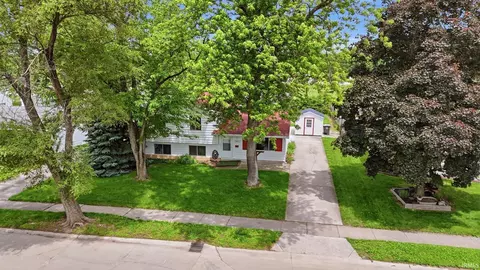 2002 Maplewood Rd, Fort Wayne, IN 46819