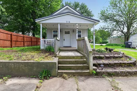 114 E Randolph St, La Paz, IN 46537