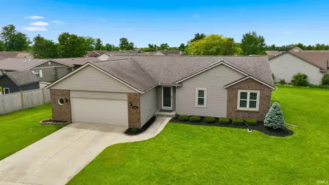 5021 Clovedale Dr, Woodburn, IN 46797