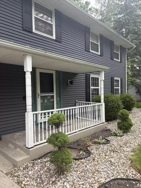 1720 Forest Downs Dr, Fort Wayne, IN 46815
