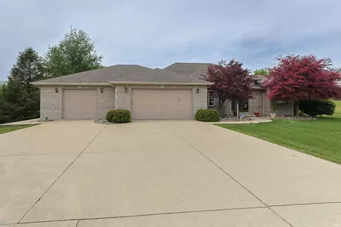 609 S Bray St, New Carlisle, IN 46552