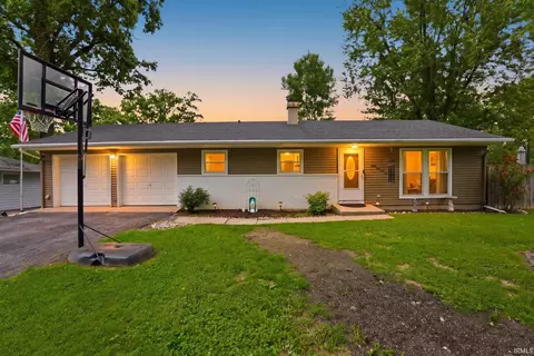 3359 Eastwood Dr, Fort Wayne, IN 46805