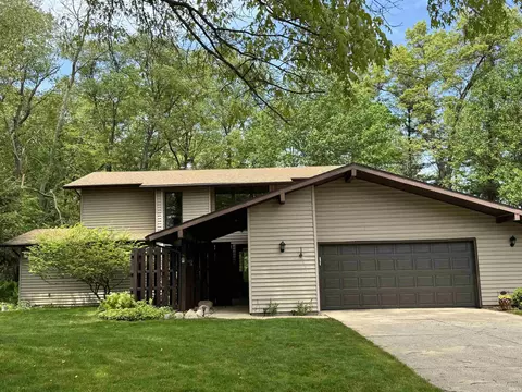 21465 Old Walnut Ct, South Bend, IN 46628
