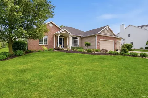 201 Creekside Ct, Huntertown, IN 46748