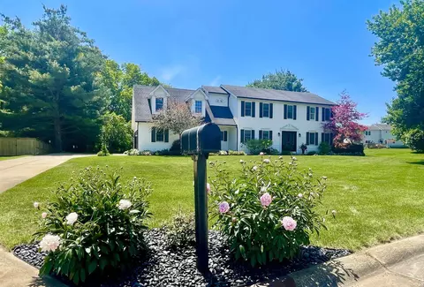 51855 Deer Trail Ct, Granger, IN 46530