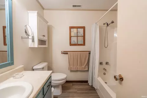 Bath - 1069 Mitten Dr, Wabash, IN 46992 photo 3 of 3