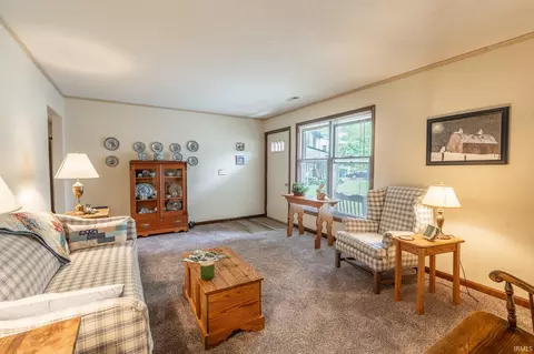 Living - 1069 Mitten Dr, Wabash, IN 46992 photo 1 of 3
