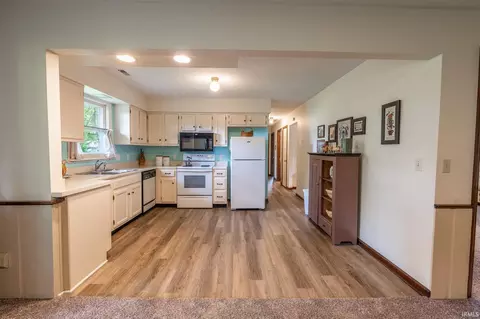Kitchen - 1069 Mitten Dr, Wabash, IN 46992 photo 2 of 2