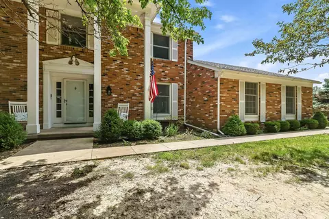 499 Overlook Dr, Upland, IN 46989