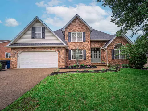 8737 Clear Creek Dr, Evansville, IN 47711