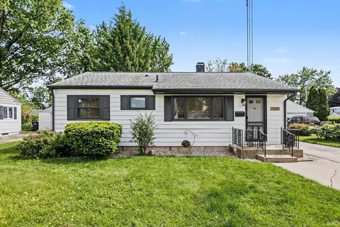 2220 Solomon Ave, South Bend, IN 46615