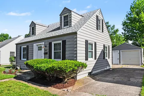 2427 Corby Blvd, South Bend, IN 46615