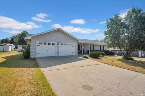 481 N Cleveland St, Bloomfield, IN 47424