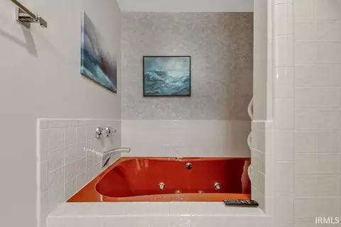 Bath - 4304 E Walpole Ln, Bloomington, IN 47408 photo 4 of 4