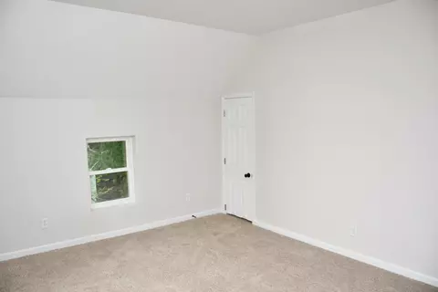 Bedroom - 626 Bower St, Elkhart, IN 46514 photo 2 of 4