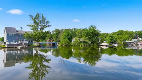 1425 E 700 Rd, Wolcottville, IN 46795