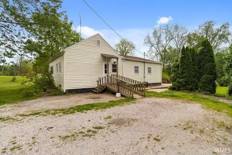 7851 E 1000 N Rd, Syracuse, IN 46567