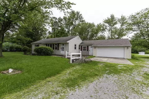 10630 Marion Center Rd, Fort Wayne, IN 46819