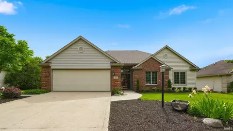 921 Autumn Ridge Ln, Fort Wayne, IN 46804