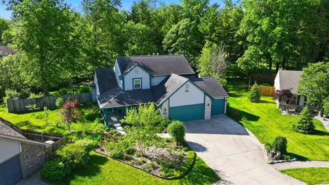 5404 Stonehill Ct, Fort Wayne, IN 46835