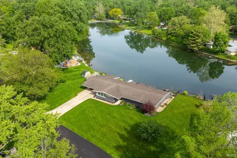 17575 Juday Lake Dr, South Bend, IN 46635