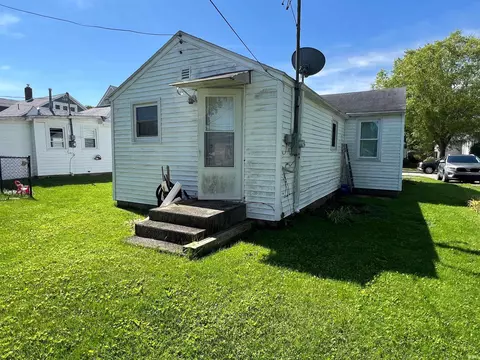 222 E Walnut St, Greentown, IN 46936 photo 3