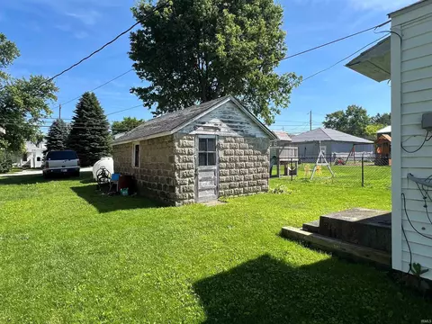 222 E Walnut St, Greentown, IN 46936 photo 2