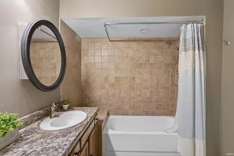 Bath - 9136 Greenridge Ln, Bloomington, IN 47401 photo 2 of 3