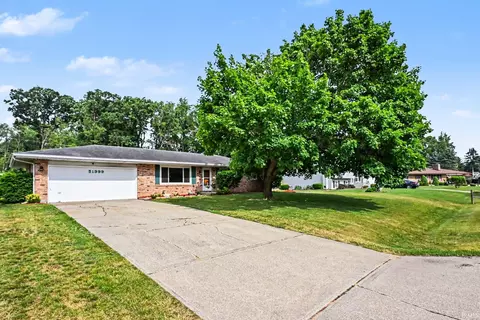 Exterior - 51999 Ray Dr, Granger, IN 46530 photo 4 of 7