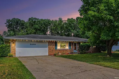 51999 Ray Dr, Granger, IN 46530