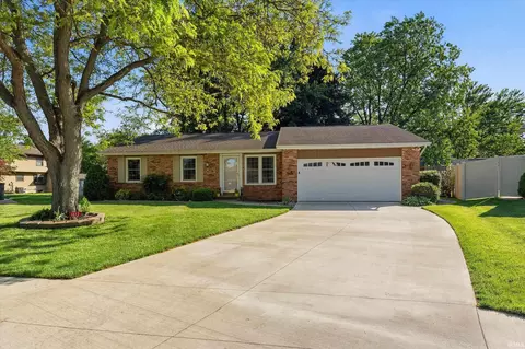 1612 Kerry Ct, South Bend, IN 46614