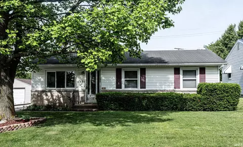 1321 Canterbury Dr, South Bend, IN 46628