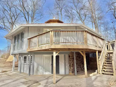 50 Woodlawn Village Dr, Mitchell, IN 47446
