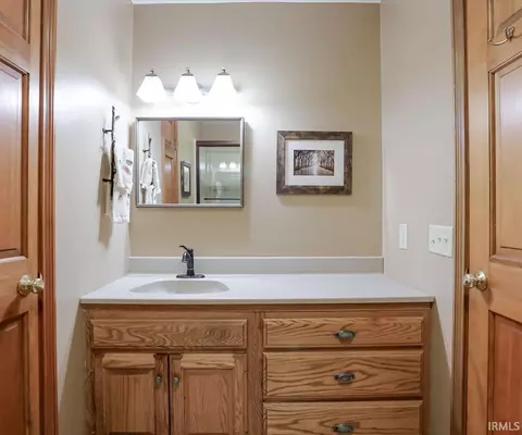 Bath - 701 E Tracee Ct, Bloomington, IN 47401 photo 3 of 5