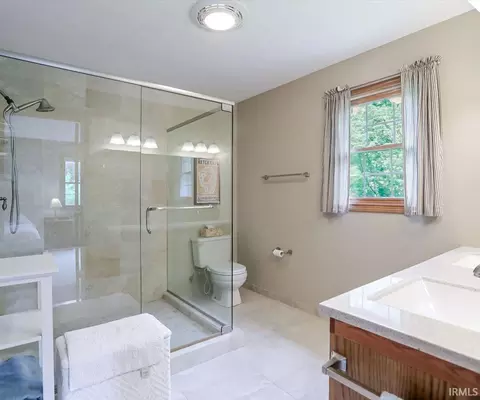 Bath - 701 E Tracee Ct, Bloomington, IN 47401 photo 2 of 5