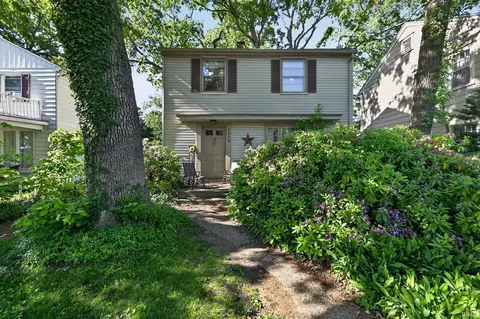 1010 W Lawrence St, Mishawaka, IN 46545