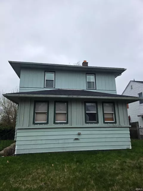 2022 Roger St, South Bend, IN 46628