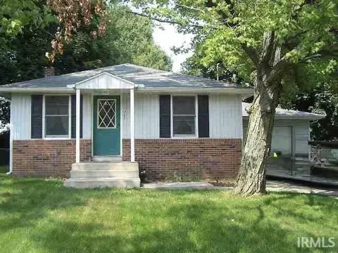 423 E Main St, Millersburg, IN 46543