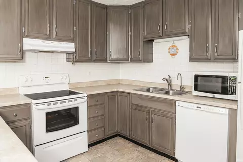 Kitchen - 1130 E Carnaby St, Bloomington, IN 47401 photo 3 of 4
