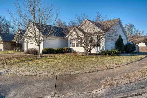 7402 Baltic Dr, Evansville, IN 47711