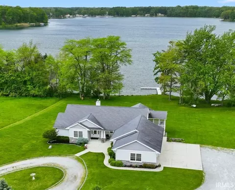 6260 N 100 W Rd, Howe, IN 46746